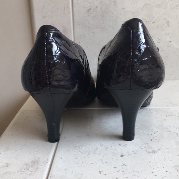 ☀️•BRAND NEW SNAKE PRINT HEALS•☀️ - Picture 4 of 5